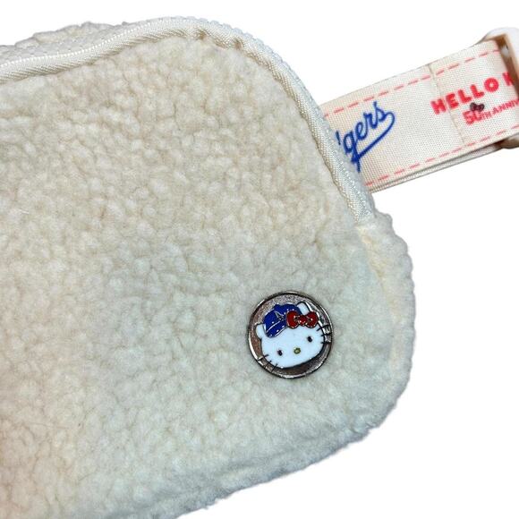 Hello kitty x dodgers - Picture 3 of 5